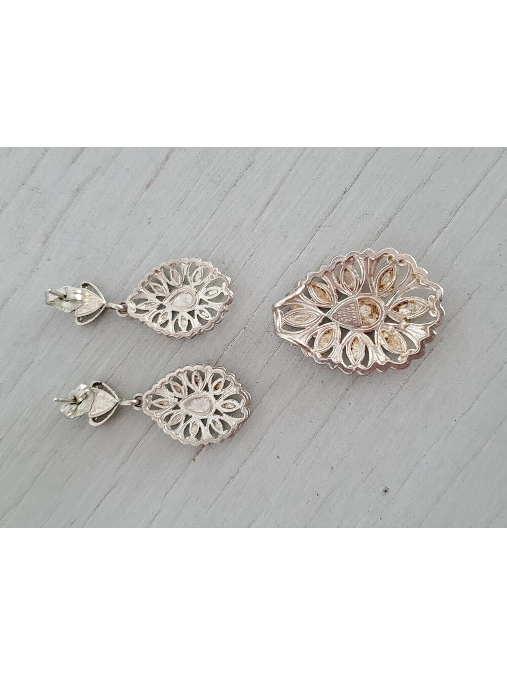 Beverly Hills Sterling Silver Diamond Cut Filigree Dangle Earrings & Pendant Set - Picture 3 of 9